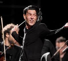 Conductor, composer, piano player on the need | twuko. Chi E Ezio Bosso