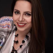 What is the average mileage per tank for a Toyota Venza Hybrid?