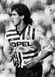 Listen to andres escobar | soundcloud is an audio platform that lets you listen to what you love and share the stream tracks and playlists from andres escobar on your desktop or mobile device. Bsc Young Boys On Twitter Wir Gedenken Dem Ehemaligen Yb Verteidiger Andres Escobar Der Heute Vor 25 Jahren Sein Leben Lassen Musste Https T Co Ib0t1zzgac Bscyb Andresescobar Https T Co Ujibarsvra