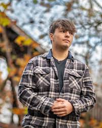 BOY MOMS NEED SENIOR...