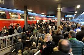 Es entstand 1994 aus einem zusammenschluss der deutschen bundesbahn und der deutschen reichsbahn. Streik Bei Der Deutschen Bahn Warnstreiks Sorgen In Stuttgart Fur Chaos Wirtschaft Stuttgarter Zeitung