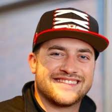 Chris Humphries (@Chris_Humps)