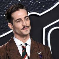 Måneskinin solisti esiintyi Euroviisuissa kovissa kivuissa