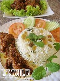 • 2 sudu besar minyak sapi • 2 sudu besar minyak masak • 2 helai daun pandan • 4 biji bawang merah • 3 ulas bawang putih • 1 inci halia • rempah 4 sekawan(1 batang kayu manis, 2 kuntum bunga lawang, 4 biji buah pelaga, 2 tangkai cengkih) • 1 batang serai • 3 cawan beras • 4 ½ cawan air Mint Rice Nasi Pudina Hearty Meals Food Dinner