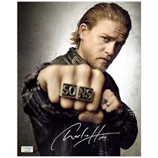 Eu tô muito apaixonada por esse photoshoot ❤ #charliehunnam #charliehunnamfan #peopleentertainment #tiff19 #jaxteller #jax #jackieboy… Charlie Hunnam Autogramm Sons Von Anarchy Jax Teller Ringe 8x10 Foto Ebay