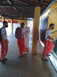 Como os estudantes lidam com a nova. Eznrkj3hojtkvm