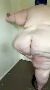 Penguin ssbbw ass spread