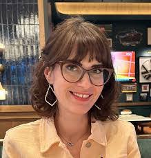 Lindsay Schaefer's Instagram, Twitter & Facebook