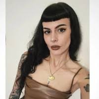 Emma Clapp's Instagram, Twitter & Facebook