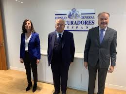 Antecedentes para la discusión constitucional. Cgpe El Presidente Del Tribunal Constitucional Juan Jose Gonzalez Rivas Realiza Una Visita Institucional Al Consejo General De Procuradores De Espana