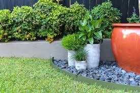 How to put in plastic garden edging. Plastic Garden Edging Better Fit To Your Lawn Edging Topsdecor Com