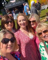 Wicklow Woman In Harmony singing at @tasteofwicklow today. They sounded  amazing as always 💕💕💕💕 I couldn't resist the few selfies lol Love these  ladies! #vocalcoach #choirdirector #tasteofwicklow2023  @spotlightstudioswicklow