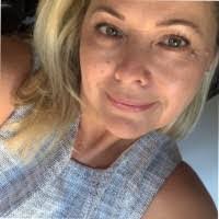 Kerry Leach's Instagram, Twitter & Facebook