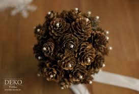 Diy Weihnachtsdeko Aus Zapfen Selbermachen Hubsche Kugel Zum Aufhangen Oder Hinlegen Die Anleitung Fin Weihnachtsdeko Basteln Zapfen Basteln Kugeln Basteln