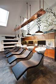 Un Salon De Coiffure Atypique Et Branche Frenchyfancy Salon Interior Design Hair Salon Interior Salon Interior