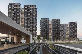 The facilities of the parque residences include a swimming pool, indoor badminton and futsal courts, cafe and entertainment room, gymnasium, jogging path, yoga deck and community garden. The Parque Residences In Selangor Malaysia By Ong Ong