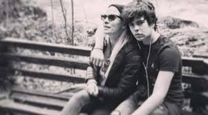 Κάποιοι σχολίασαν θετικά τη συγκεκριμένη ανάρτηση, ενώ υπήρξαν και αυτοί που μίλησαν απαξιωτικά. Aggelos Latsios O Gios Ths Elenhs Menegakh Einai Erwteymenos Kai Ayto Einai To Koritsi Toy Fwto Irafina