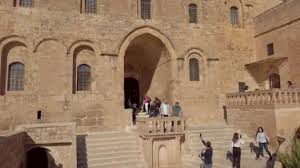 Szeretnék randizni nővel vagy férfival in midyat környékén. Midyat Mardin Turkey January 2020 Tourists Visiting Mor Gabriel Deyrulumur Video By C Canyalcin Stock Footage 374309834