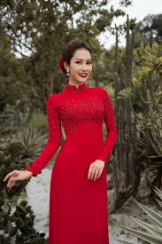 Dù là cô dâu, mẹ cô dâu chú rể hiện nay, với rất nhiều loại vải, nhiều màu sắc và hoa văn, làm thế nào để cô dâu chọn được một bộ áo dài cưới phù hợp nhất với mình là điều không dễ dàng. SÆ°u Táº§m Cac Máº«u Ao Dai CÆ°á»›i Truyá»n Thá»'ng Tinh Táº¿ Sang Trá»ng Nháº¥t Akina Bridal