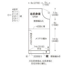 男の子ベビー にぴったりの前あきの手編みのベストは ケーブル模様とメリヤス編みのすっきりとしたデザイン 着こなしやすい うすいベージュがおしゃれです 12 18ヶ月の ベビー向け 80cmサイズ 赤ちゃんのベスト ベビー 編み物 ベスト