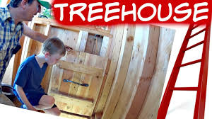 How to craft an oak trapdoor in survival mode 1. How To Build A Treehouse Trap Door 32 Youtube