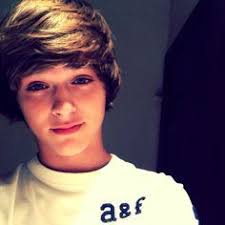 umm this is @ItsJasonnnnn he's a new follower. (i'll tag below) officially  my pinterest crush okay. don't judge