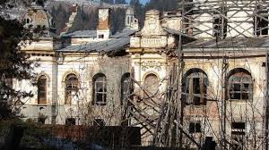 A fost construit în stil eclectic cu influențe ale. Accident De MuncÄ La Renovarea Cazinoului Din Vatra Dornei Un Muncitor A Fost Cat Pe Ce SÄ Èi PiardÄ ViaÈa Colegii SÄi I Au Acordat Primul Ajutor Medical