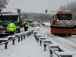 Check spelling or type a new query. Wintereinbruch In Schwerin Schnee Sorgt Fur Verkehrschaos Svz De