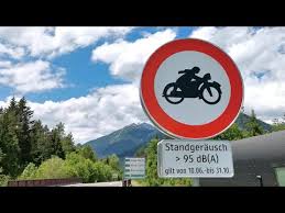 Fahrverbot Fur Motorradfahrer Polizeikontrolle In Tirol Osterreich Youtube