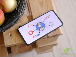 Nelle righe di seguito capiremo come fare ad avviare una conversazione con un operatore tim utilizzando il classico call center, ma anche canali alternativi come quelli social o che. Come Parlare Con Un Operatore Windtre Iliad Tim E Vodafone Tuttoandroid