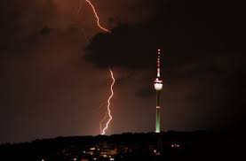 Sollten aktuell unwetterwarnungen für stuttgart vorliegen, so bekommen sie diese hier am kopf der seite angezeigt, mit einer kurzen zusammenfassung, um was für ein unwetter es sich handelt, wie stark es. Unwetter In Stuttgart Gewitter Richtet Schaden An Unwetter Gewitter Stuttgart