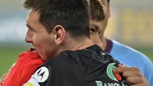 Messi se irrita com tratamento da polícia peruana a seus irmãos e ao pai de  Neymar