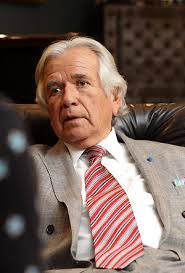 Se desempeña actualmente como ministro de la corte suprema de chile, y con anterioridad ejerció como ministro de la corte de apelaciones de rancagua. El Mercurio Legal Movil