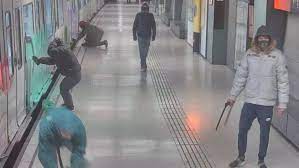 Vandalismo é o que fazem com seu o seu pai na fila do médico. Mitigar Las Pintadas Y El Vandalismo En Estaciones Y Trenes De Barcelona Cuesta 15 Millones De Euros Al Ano