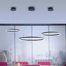 Eine dimmbare esstischlampe ist eine besonders ergiebige lösung, indem sich ihre helligkeit stufenlos oder in festgelegten intervallen einstellen lässt. Led Pendelleuchte Ring Schwarz Stufenlos Dimmbar Deutsche Leuchten De