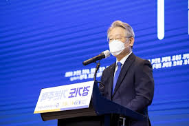 명소로는 도봉산, 불곡산, 감악산, 북한산과 송추계곡, 장흥관광지가 있다. N Bhxaaabo Sm