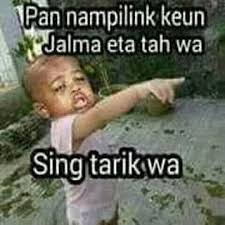 Selain kata kata caption, kumpulan gambar meme lucu juga sangat banyak digunakan orang orang untuk mewakili perasaan yang ada di dalam hatinya. 100 Gambar Meme Lucu Keren Bahasa Jawa Angalul Com