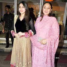 'junglee', the first film in saira banu's career is also one of her most important works. Former Actress Shaheen Seen With Daughter At Dilip Kumar S B Day Celebrations Held In Mumbai On December 11 2013