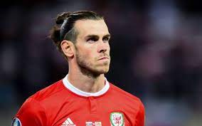 Aliens, initiations & bad dreams | very random questions with gareth bale and joe rodon. Gareth Bale Und Sein Kontrast Zwischen Real Madrid Und Wales