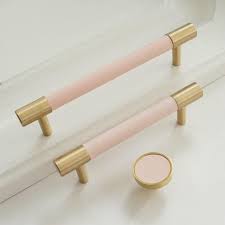 Kitchen cabinets and drawers without handles bring a minimalist look to any kitchen. Pin On For The Day I Give Up And Become The Pink Woman