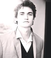 Silk Road founder Ross Ulbricht pardoned by Trump after serving 11 years in  prison. : r/pics