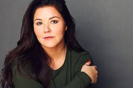 Mary Hollis's Instagram, Twitter & Facebook