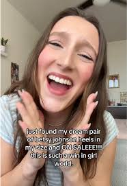 i’m freaking out they come later this week, i’m literally waiting by my  front door !!!!! #shoes #heels #bestjohnson #carriebradshaw #satc