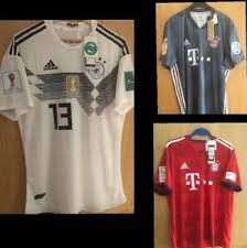 Die aktuellen ⚽fc bayern münchen trikots im offiziellen fanshop des ⭐rekordmeisters. Meister Fc Bayern Munchen Trikot S Dfb Pokal Authentic Meister Thomas Muller Ebay