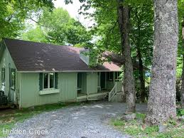 Three bedroom apartments average $1,001 and range from $770 to $1,465. Gpavk7r7procwm