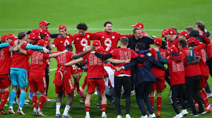 Die folgende tabelle zeigt die spielernamen, gehälter, den marktwert, sowie die zum heutigen zeitpunkt sind keine offiziellen angaben zum gehalt der beiden bayern münchen spieler gnabry und davies bekannt. Fc Bayern Munchen Nach Dem Neunten Titelgewinn In Serie Und Jetzt Die Zehn Der Spiegel