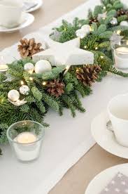 Tannengirlande Mit Lichterkette Selber Binden Weihnachtsdeko Fur Tisch Und Tur Tannengirlande Weihnachten Dekoration Weihnachtsdekoration Ideen