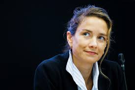 Une femme au milieu des requins: Raquel Rosa, l'agente qui a su se faire sa  place dans le football