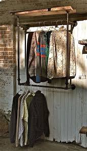 5 Astuces Pour Une Meilleure Gestion Du Placard Avec Les Tuyaux Industriels Conceptions De Placard Style Industriel Et Deco Style Industriel