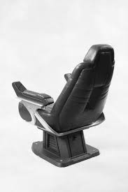 sovereign class command chair with integrated touch sensetive display console star trek art star trek klingon star trek ships